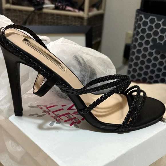 Olivia Miller Elegant Black Braided Sandals - Picture 2 of 4